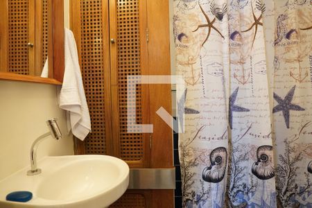 Banheiro de apartamento para alugar com 1 quarto, 60m² em Cerqueira César, São Paulo
