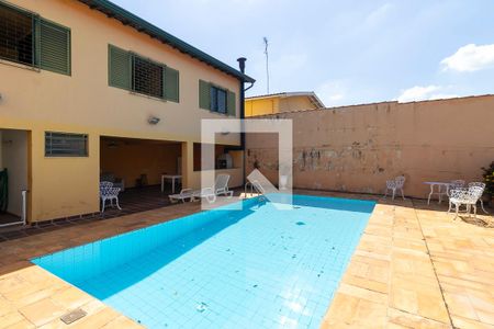 Casa à venda com 360m², 3 quartos e 2 vagas Casa à venda com 360m², 3 quartos e 2 vagasPiscina