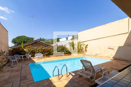 Casa à venda com 360m², 3 quartos e 2 vagas Casa à venda com 360m², 3 quartos e 2 vagasPiscina