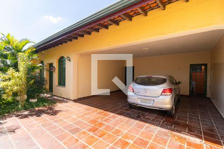 Casa à venda com 360m², 3 quartos e 2 vagas Casa à venda com 360m², 3 quartos e 2 vagasVagas de garagem e jardim