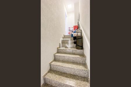 Apartamento à venda com 82m², 2 quartos e 1 vagaEscada