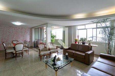 Apartamento para alugar com 4 quartos, 150m² em Serra, Belo Horizonte