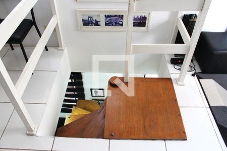 Apartamento à venda com 90m², 2 quartos e 2 vagasEscada / Andar de cima