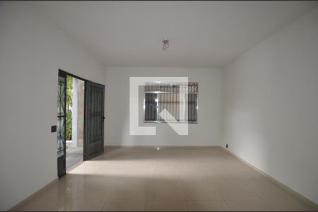 Sala de tv de casa para alugar com 5 quartos, 280m² em Penha, Rio de Janeiro