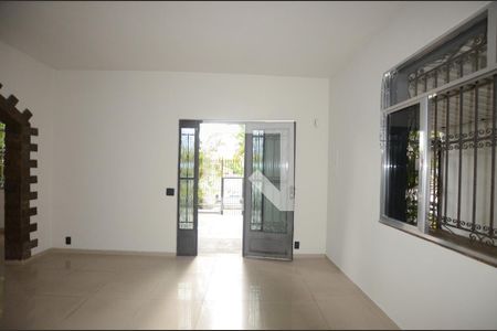 Sala de tv de casa à venda com 5 quartos, 280m² em Penha, Rio de Janeiro
