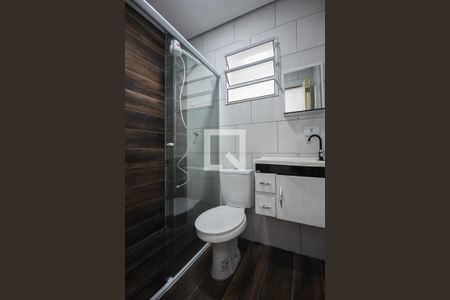 Banheiro de apartamento para alugar com 1 quarto, 28m² em Jardim Santo Antonio, São Paulo