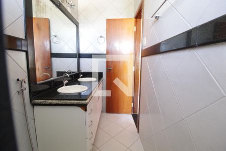 Apartamento para alugar com 296m², 4 quartos e 4 vagasBanheiro da Suíte 4