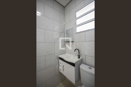 Banheiro de apartamento para alugar com 1 quarto, 28m² em Jardim Santo Antonio, São Paulo