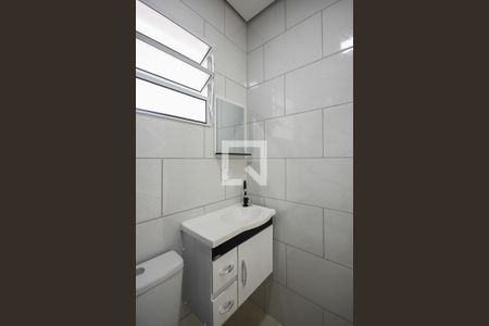 Banheiro de apartamento para alugar com 1 quarto, 28m² em Jardim Santo Antonio, São Paulo