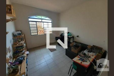 Quarto  de casa à venda com 3 quartos, 300m² em Santa Terezinha, Belo Horizonte