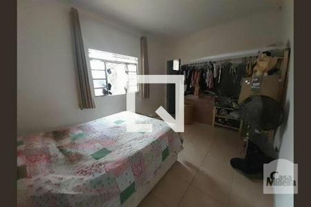 Quarto  de casa à venda com 3 quartos, 300m² em Santa Terezinha, Belo Horizonte