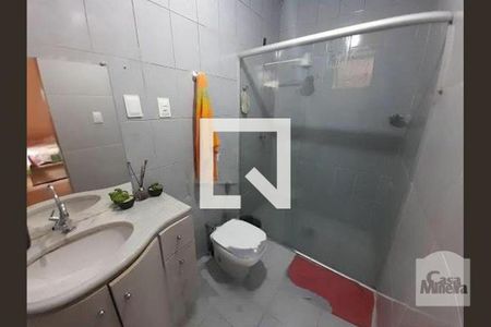 Banheiro  de casa à venda com 3 quartos, 300m² em Santa Terezinha, Belo Horizonte