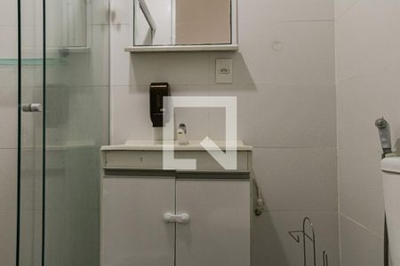 Banheiro de kitnet/studio para alugar com 1 quarto, 28m² em Copacabana, Rio de Janeiro