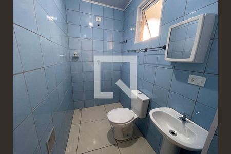 Banheiro de casa para alugar com 1 quarto, 55m² em Vila Dalva, São Paulo