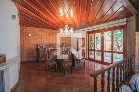 Casa à venda com 550m², 4 quartos e 5 vagas Casa à venda com 550m², 4 quartos e 5 vagasSala