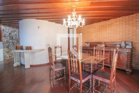 Casa à venda com 550m², 4 quartos e 5 vagas Casa à venda com 550m², 4 quartos e 5 vagasSala