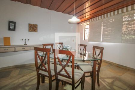 Casa à venda com 550m², 4 quartos e 5 vagas Casa à venda com 550m², 4 quartos e 5 vagasCopa