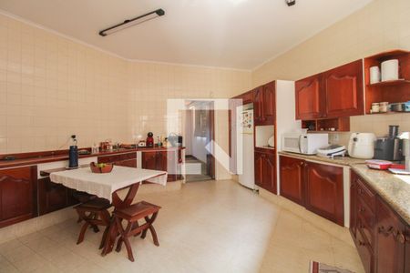 Casa à venda com 550m², 4 quartos e 5 vagas Casa à venda com 550m², 4 quartos e 5 vagasCozinha