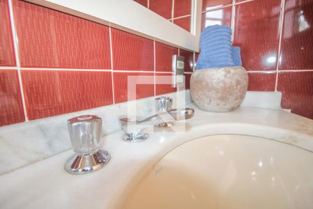 Casa à venda com 550m², 4 quartos e 5 vagas Casa à venda com 550m², 4 quartos e 5 vagasBanheiro 2