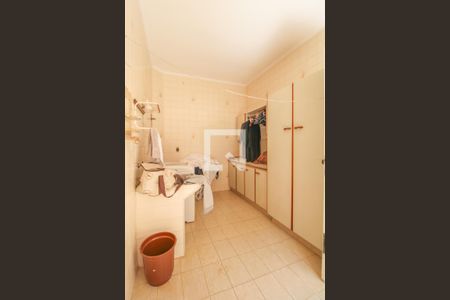 Casa à venda com 550m², 4 quartos e 5 vagas Casa à venda com 550m², 4 quartos e 5 vagasÁrea de Serviço