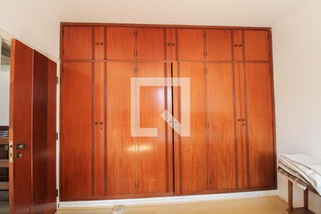 Casa à venda com 550m², 4 quartos e 5 vagas Casa à venda com 550m², 4 quartos e 5 vagasQuarto 3