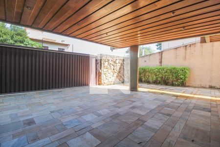 Casa à venda com 550m², 4 quartos e 5 vagas Casa à venda com 550m², 4 quartos e 5 vagasÁrea comum