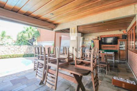 Casa à venda com 550m², 4 quartos e 5 vagas Casa à venda com 550m², 4 quartos e 5 vagasÁrea comum