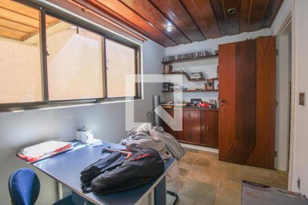 Casa à venda com 550m², 4 quartos e 5 vagas Casa à venda com 550m², 4 quartos e 5 vagasQuarto 4