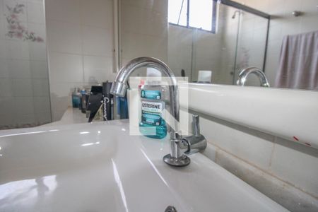 Casa à venda com 550m², 4 quartos e 5 vagas Casa à venda com 550m², 4 quartos e 5 vagasBanheiro Quarto 2