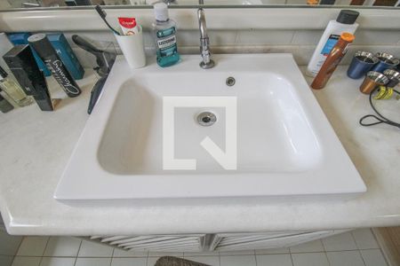 Casa à venda com 550m², 4 quartos e 5 vagas Casa à venda com 550m², 4 quartos e 5 vagasBanheiro Quarto 2