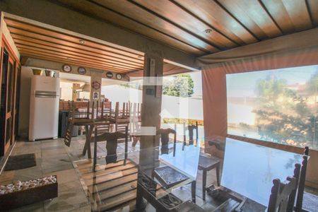 Casa à venda com 550m², 4 quartos e 5 vagas Casa à venda com 550m², 4 quartos e 5 vagasÁrea comum