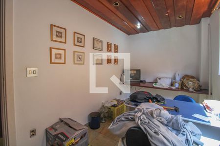 Casa à venda com 550m², 4 quartos e 5 vagas Casa à venda com 550m², 4 quartos e 5 vagasQuarto 4