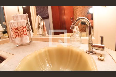 Casa à venda com 550m², 4 quartos e 5 vagas Casa à venda com 550m², 4 quartos e 5 vagasBanheiro 3