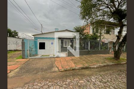Casa à venda com 98m², 3 quartos e 1 vaga Casa à venda com 98m², 3 quartos e 1 vagaFachada