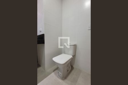 Casa à venda com 200m², 3 quartos e 2 vagas Casa à venda com 200m², 3 quartos e 2 vagasBanheiro Social