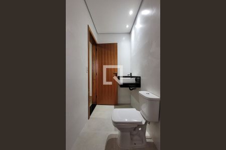 Casa à venda com 200m², 3 quartos e 2 vagas Casa à venda com 200m², 3 quartos e 2 vagasBanheiro da suíte