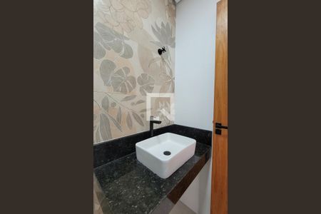 Casa à venda com 200m², 3 quartos e 2 vagas Casa à venda com 200m², 3 quartos e 2 vagasBanheiro da churrasqueira