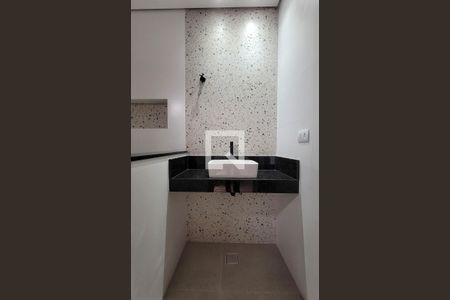 Casa à venda com 200m², 3 quartos e 2 vagas Casa à venda com 200m², 3 quartos e 2 vagasBanheiro da suíte