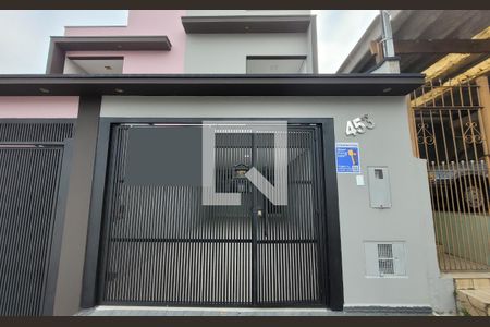 Casa à venda com 200m², 3 quartos e 2 vagas Casa à venda com 200m², 3 quartos e 2 vagasFachada