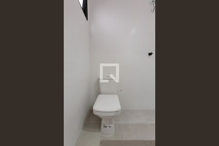 Casa à venda com 200m², 3 quartos e 2 vagas Casa à venda com 200m², 3 quartos e 2 vagasBanheiro da suíte