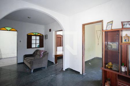 Sala de casa para alugar com 3 quartos, 360m² em Tupi A, Belo Horizonte