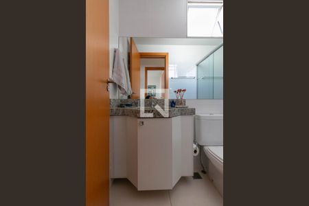 Apartamento à venda com 70m², 2 quartos e 2 vagas Apartamento à venda com 70m², 2 quartos e 2 vagasBanheiro 2