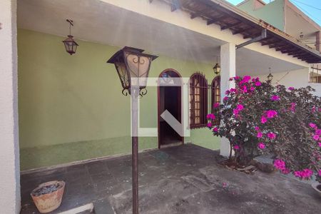 Casa à venda com 540m², 8 quartos e 3 vagas Casa à venda com 540m², 8 quartos e 3 vagasFachada