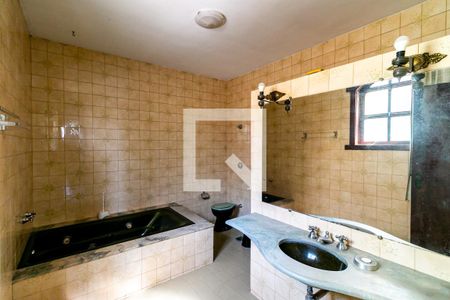 Casa à venda com 540m², 8 quartos e 3 vagas Casa à venda com 540m², 8 quartos e 3 vagasBanheiro