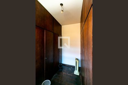 Casa à venda com 540m², 8 quartos e 3 vagas Casa à venda com 540m², 8 quartos e 3 vagasQuarto