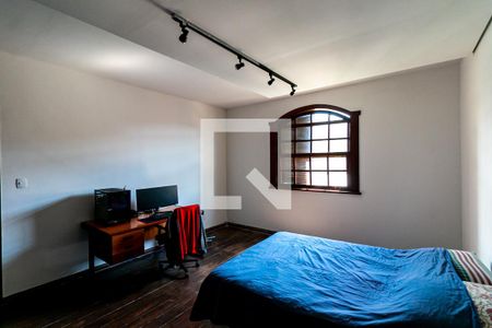 Casa à venda com 540m², 8 quartos e 3 vagas Casa à venda com 540m², 8 quartos e 3 vagasQuarto