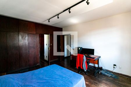 Casa à venda com 540m², 8 quartos e 3 vagas Casa à venda com 540m², 8 quartos e 3 vagasQuarto