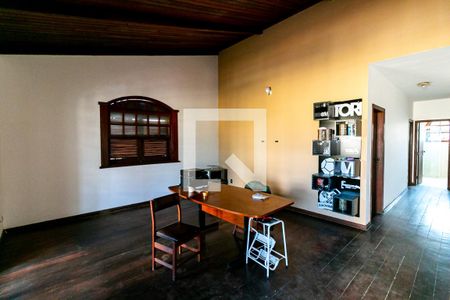 Casa à venda com 540m², 8 quartos e 3 vagas Casa à venda com 540m², 8 quartos e 3 vagasSala