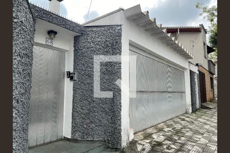Casa à venda com 330m², 5 quartos e 3 vagasFachada