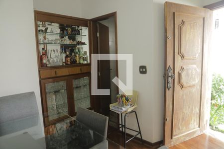 Sala de casa à venda com 5 quartos, 330m² em Mirandópolis, São Paulo